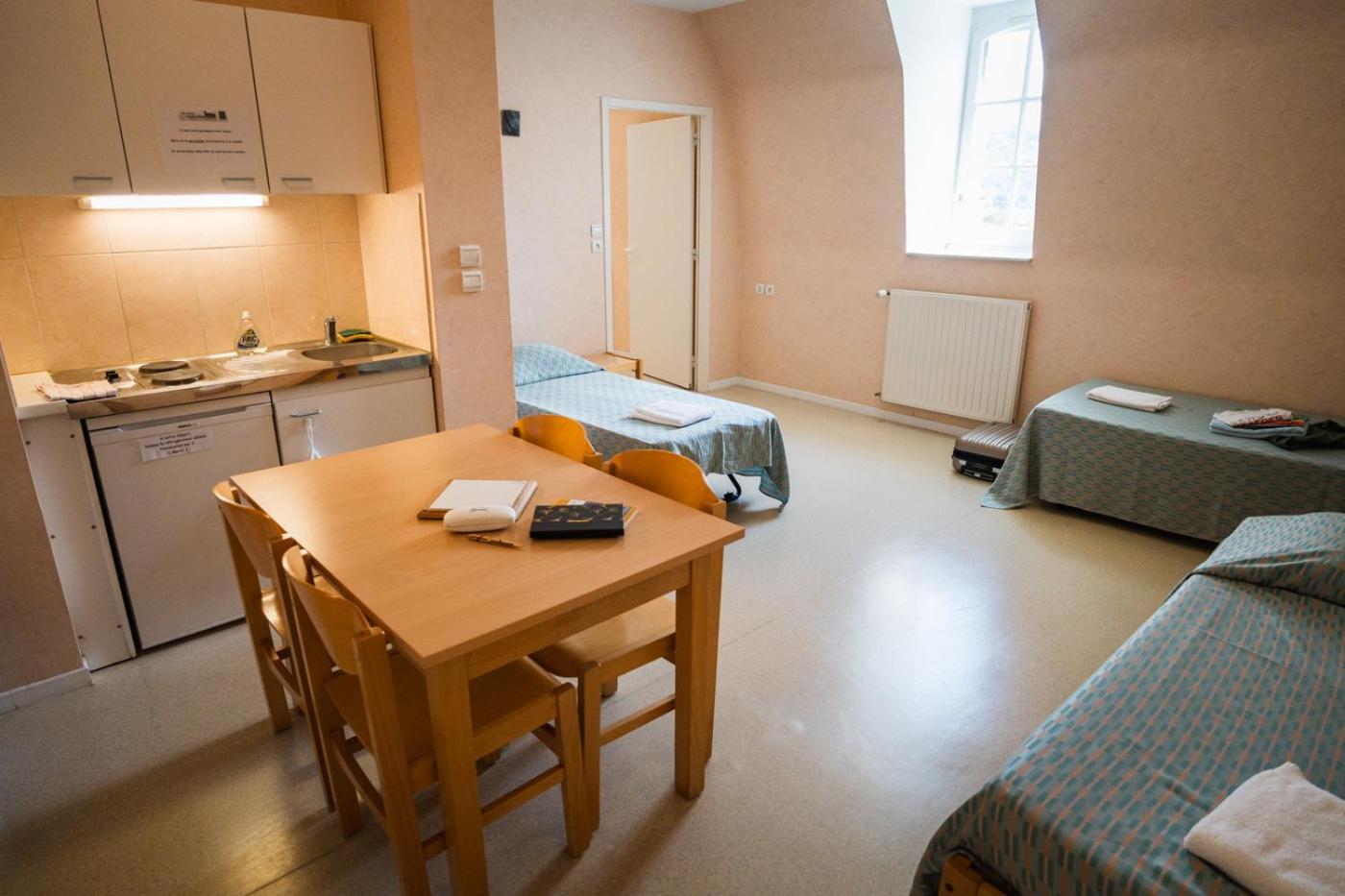 Hotel Accueil Du Couvent De Malet Saint-Côme-dʼOlt Zimmer foto